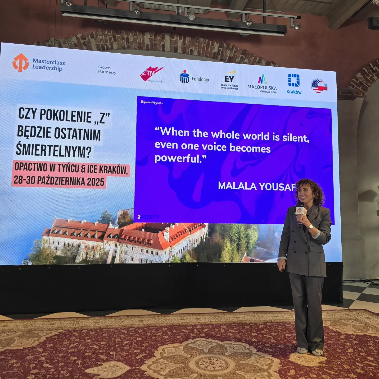 Magdalena Petryniak speaking at Masterclass Leadership in Tyniec